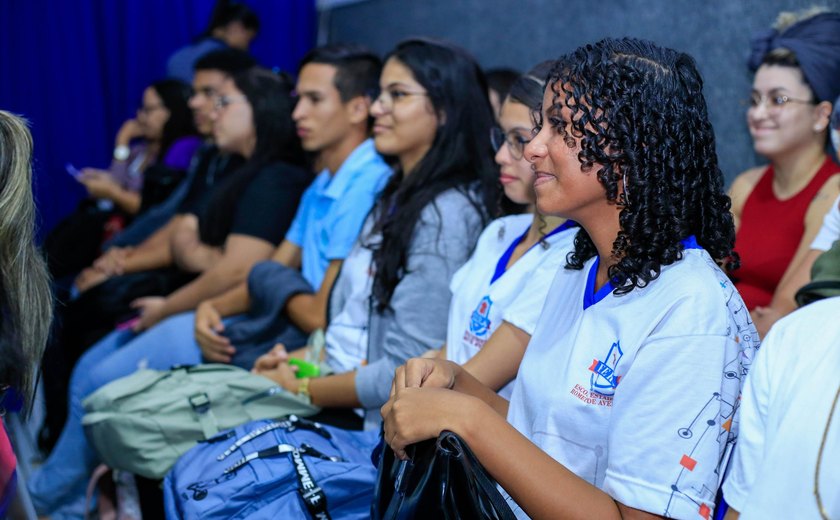 Parceria entre escola e instituições leva cinema de graça para estudantes da rede estadual de Maceió