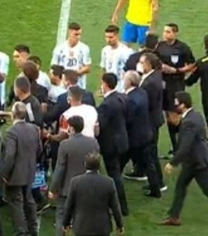 Anvisa invade campo e interrompe Brasil x Argentina para tirar argentinos que vieram da Inglaterra