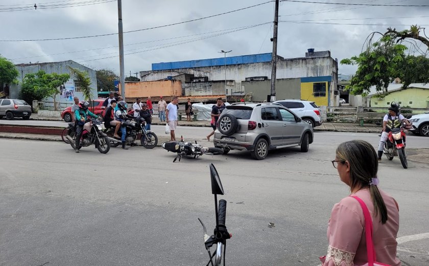 Carro e moto se envolvem em acidente no Centro de União dos Palmares