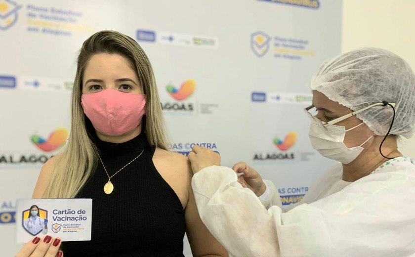 Alagoas chega aos 500 dias de pandemia como o  2ª  Estado que mais vacinou contra a Covid